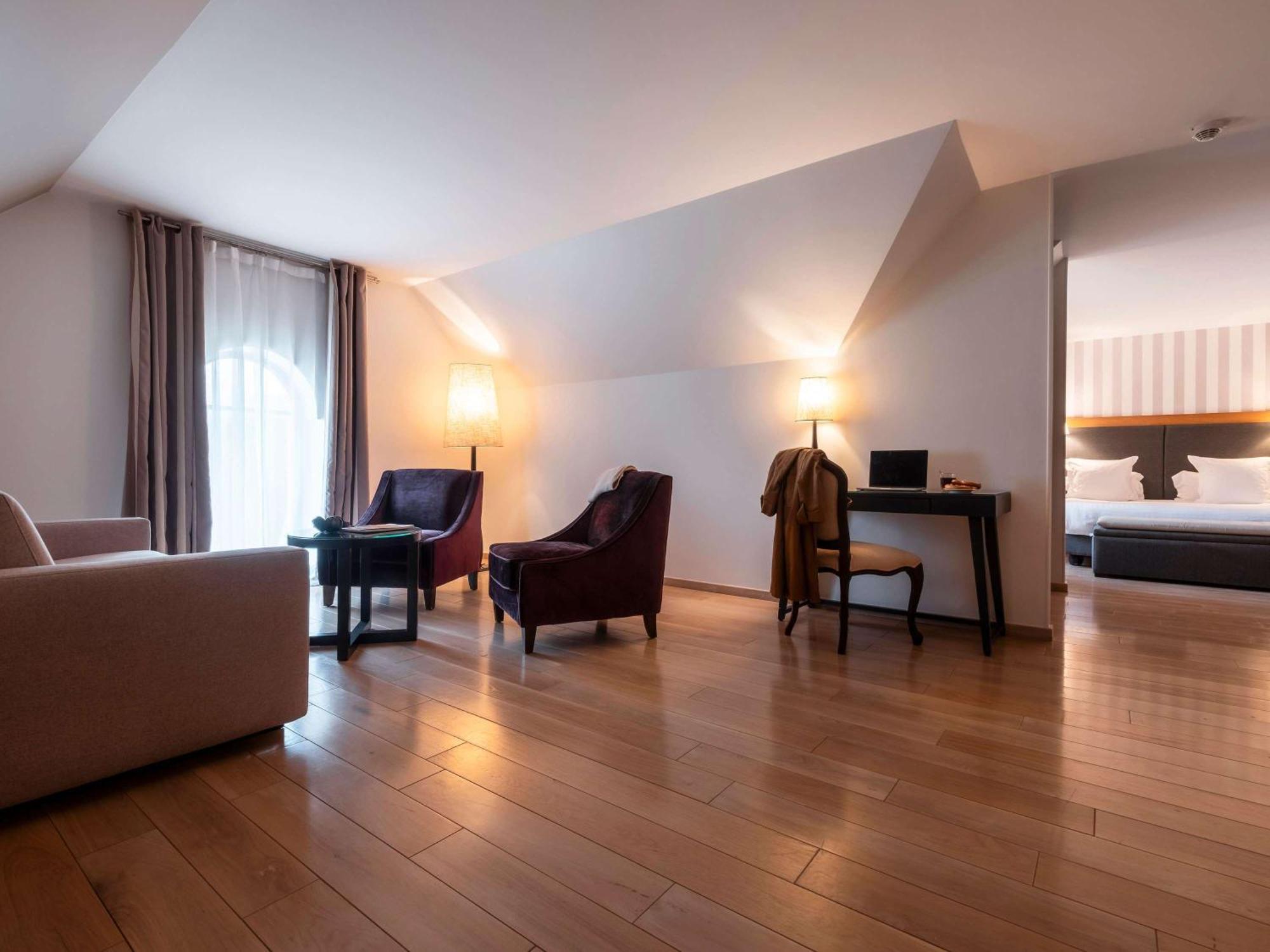 Mercure Меінтенон Екстер'єр фото